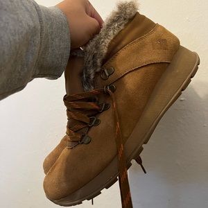 Bare Traps winter boots.